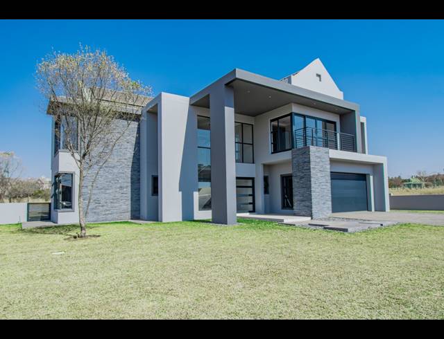 4 BEDROOM GATED ESTATE FOR SALE IN WATERLAKE FARM LIFESTYLE ESTATE